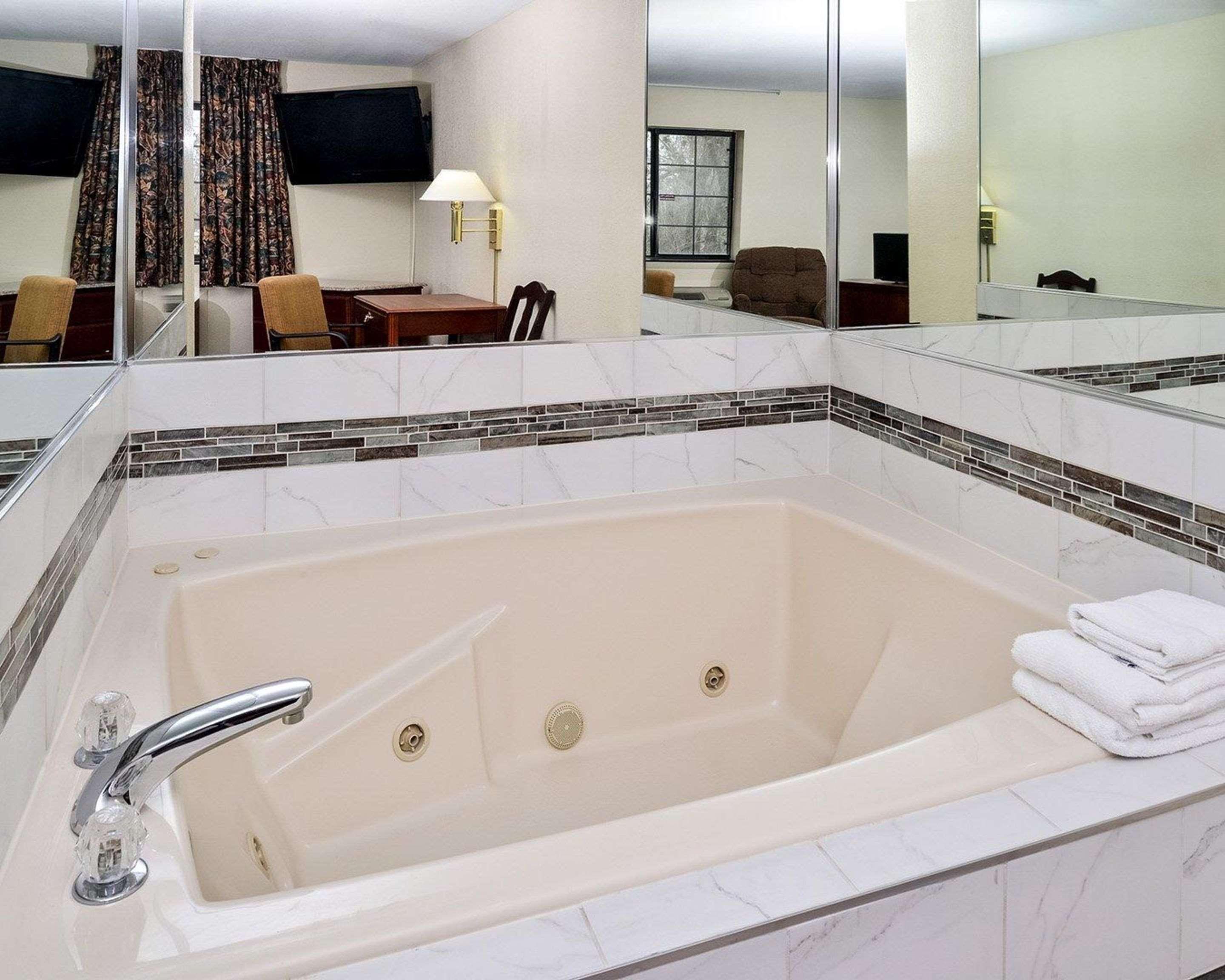 Econo Lodge Inn & Suites Shelbyville Exteriér fotografie
